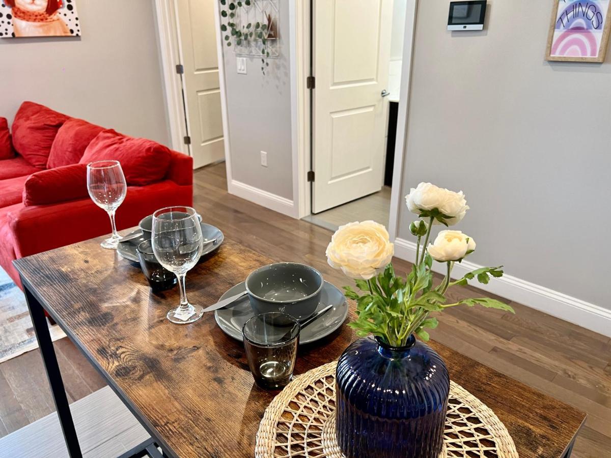 304stunning And Comfy 1bdr In Center Apartment *